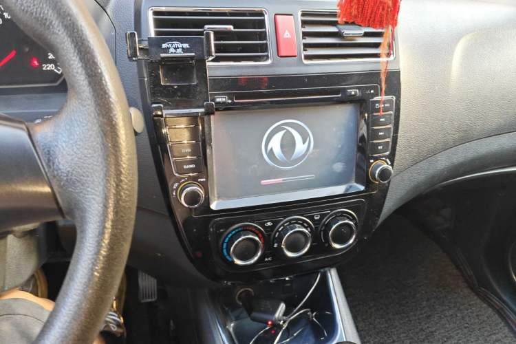 Used FORTHING Joyear X5 2013 1.6L Manual Luxury Model China V Standard Audio And AC Panel
