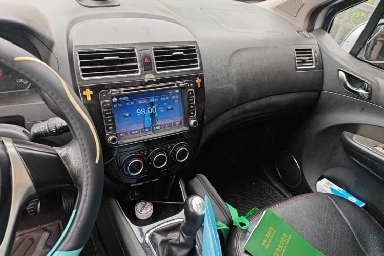Used FORTHING Joyear X5 2013 1.6L Manual Luxury Model China IV Standard Audio And AC Panel