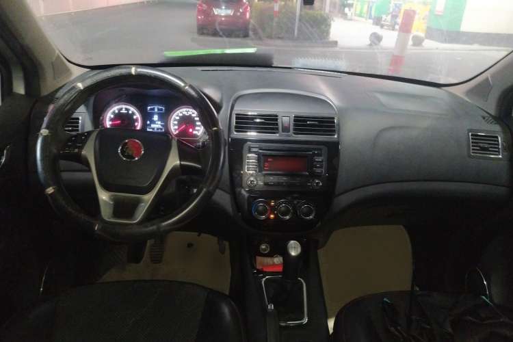 Used FORTHING Joyear X5 2013 1.6L Manual Luxury Model China IV Standard Center Console