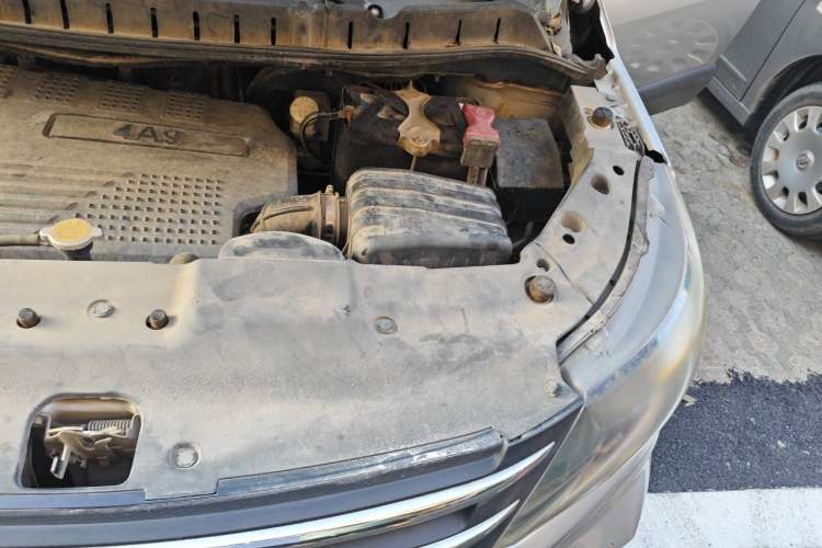 Used FORTHING Joyear X5 2013 1.6L Manual Luxury Model China V Standard Engine Bay Left