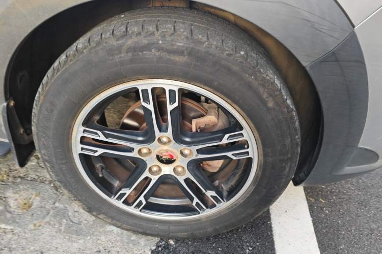 Used FORTHING Joyear X5 2013 1.6L Manual Luxury Model China V Standard Right Front Wheel Hub