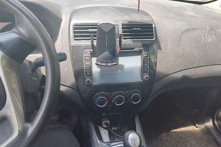 Used FORTHING Joyear X5 2013 1.6L Manual Luxury Model China V Standard Audio And AC Panel