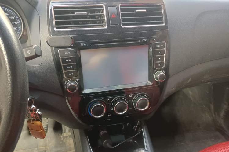 Used FORTHING Joyear X5 2013 1.6L Manual Luxury Model China IV Standard Audio And AC Panel