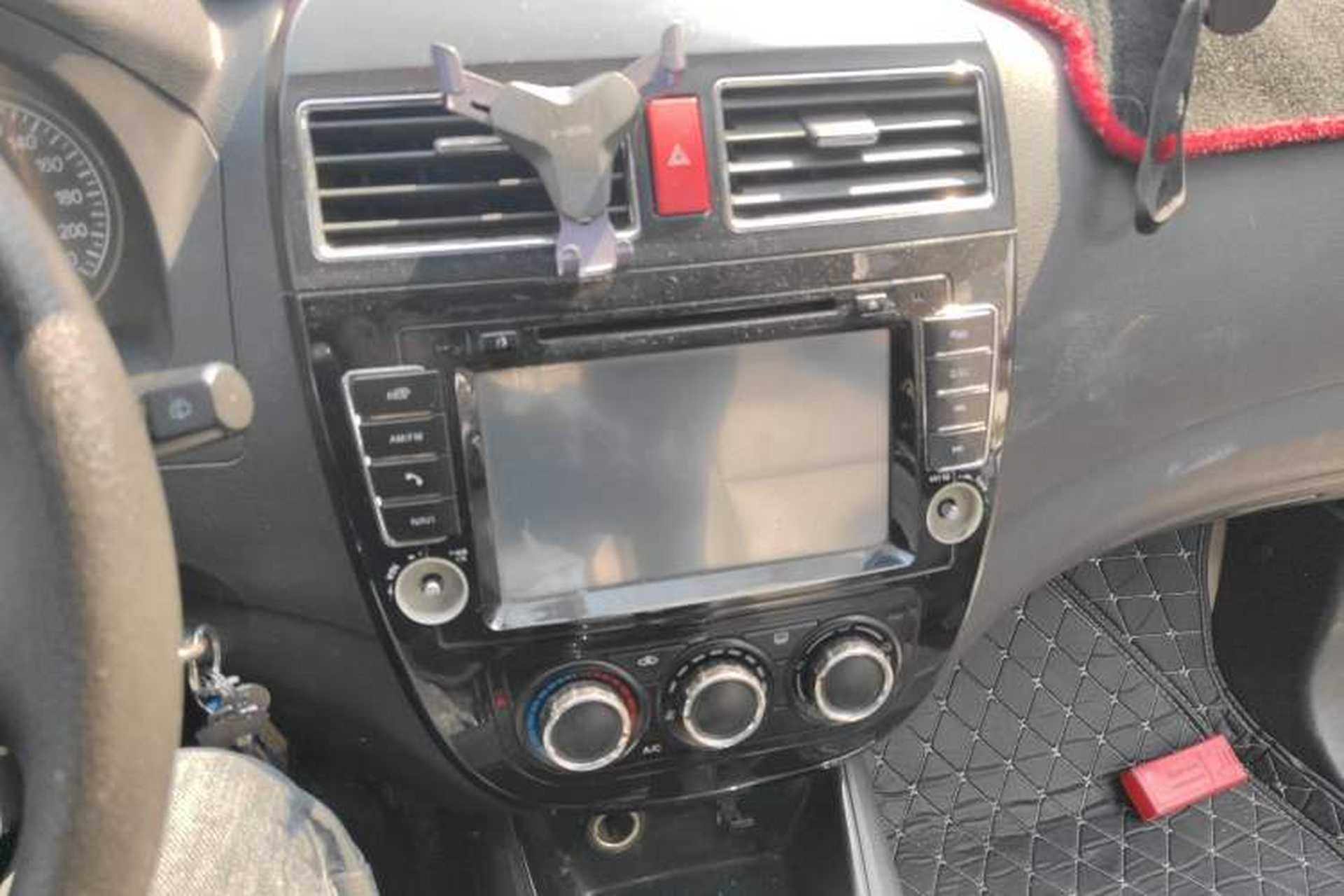 Used FORTHING Joyear X5 2013 1.6L Manual Luxury Model China IV Standard Audio And AC Panel