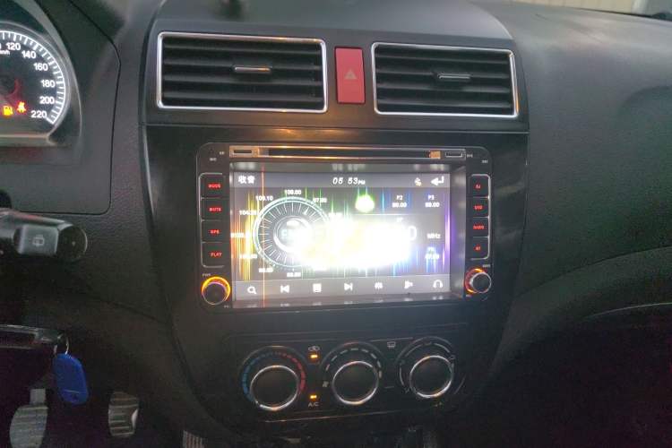 Used FORTHING Joyear X5 2013 1.6L Manual Luxury Model China IV Standard Audio And AC Panel