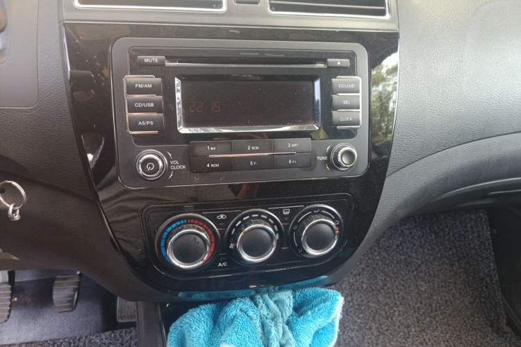 Used FORTHING Joyear X5 2013 1.6L Manual Luxury Model China IV Standard Audio And AC Panel