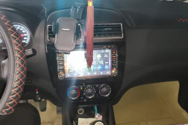 Used FORTHING Joyear X5 2013 1.6L Manual Luxury Model China IV Standard Audio And AC Panel