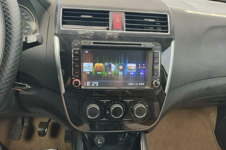 Used FORTHING Joyear X5 2013 1.6L Manual Luxury Model China IV Standard Audio And AC Panel