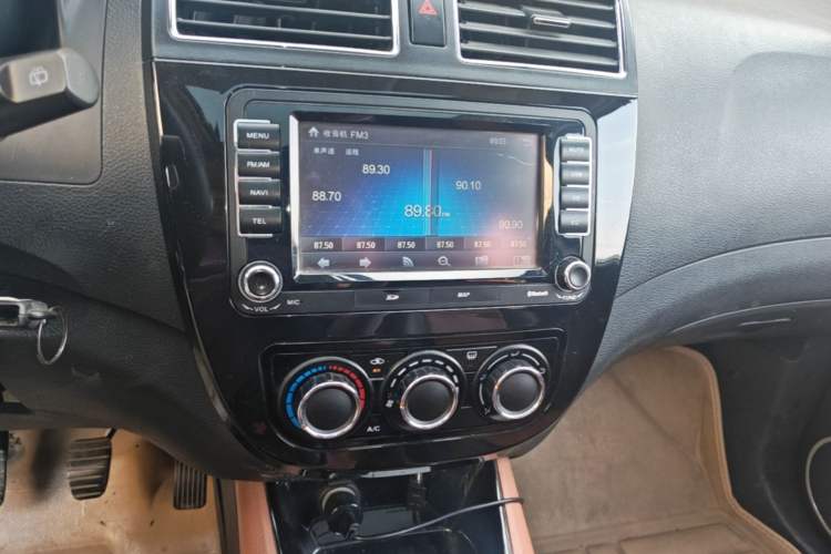 Used FORTHING Joyear X5 2013 1.6L Manual Luxury Model China IV Standard Audio And AC Panel