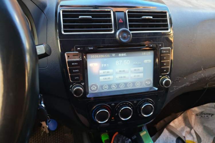 Used FORTHING Joyear X5 2013 1.6L Manual Luxury Model China V Standard Audio And AC Panel