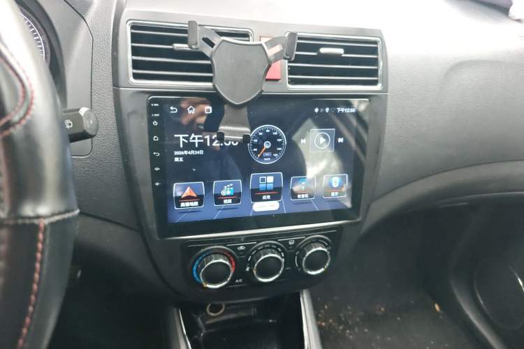 Used FORTHING Joyear X5 2013 1.6L Manual Luxury Model China IV Standard Audio And AC Panel