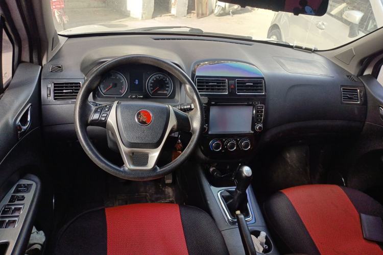 Used FORTHING Joyear X5 2013 1.6L Manual Luxury Model China IV Standard Center Console