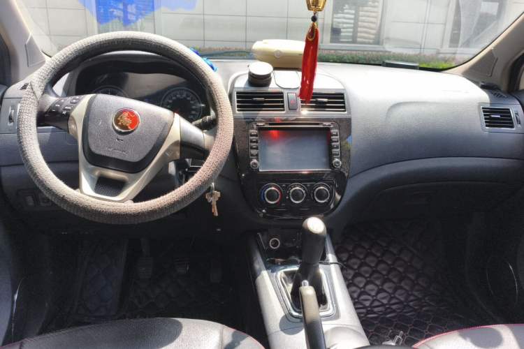 Used FORTHING Joyear X5 2013 1.6L Manual Luxury Model China IV Standard Center Console