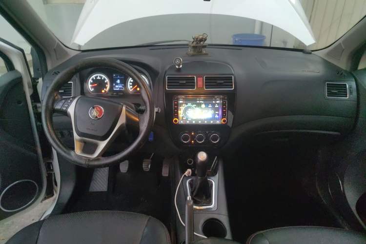 Used FORTHING Joyear X5 2013 1.6L Manual Luxury Model China IV Standard Center Console