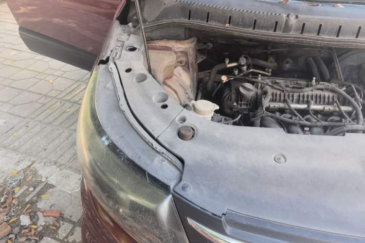 Used FORTHING Joyear X5 2013 1.6L Manual Luxury Model China IV Standard Engine Bay Right