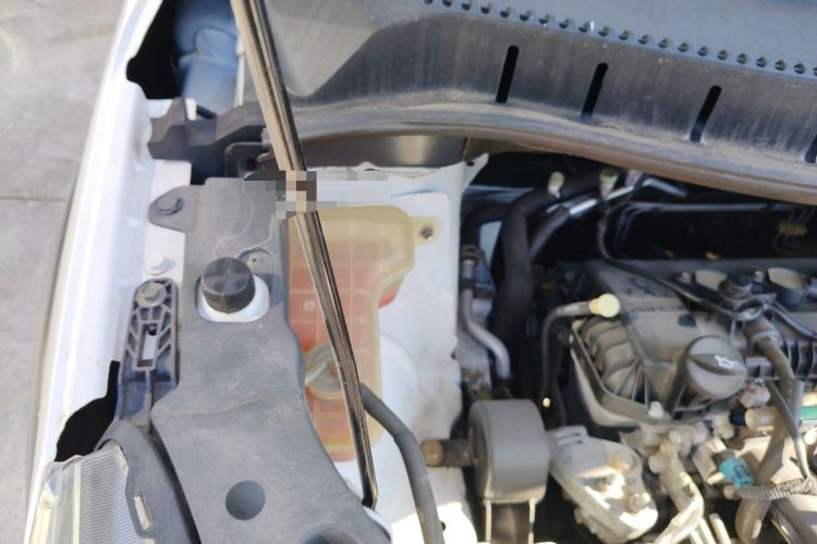 Used FORTHING Joyear X5 2013 1.6L Manual Luxury Model China IV Standard Engine Bay Right
