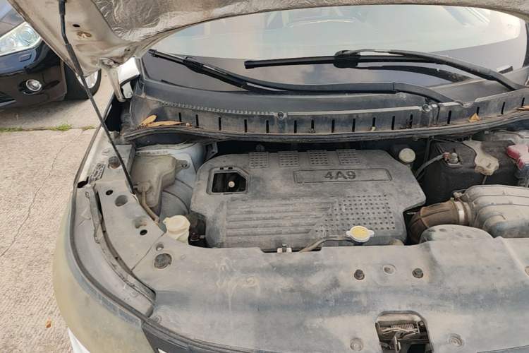 Used FORTHING Joyear X5 2013 1.6L Manual Luxury Model China IV Standard Engine Bay Right
