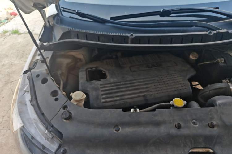 Used FORTHING Joyear X5 2013 1.6L Manual Luxury Model China IV Standard Engine Bay Right