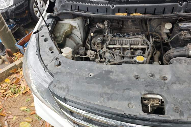 Used FORTHING Joyear X5 2013 1.6L Manual Luxury Model China IV Standard Engine Bay Right
