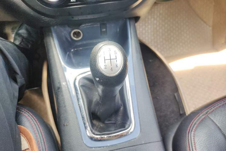 Used FORTHING Joyear X5 2013 1.6L Manual Luxury Model China IV Standard Gear Lever