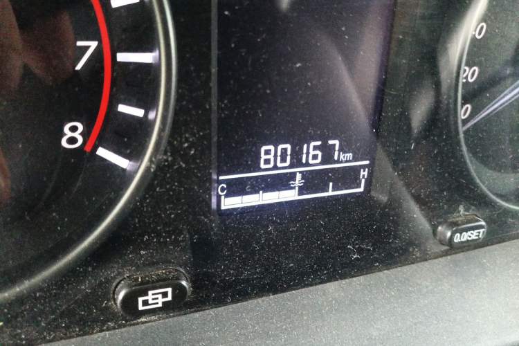 Used FORTHING Joyear X5 2013 1.8T Manual Luxury Model Odometer Close Up