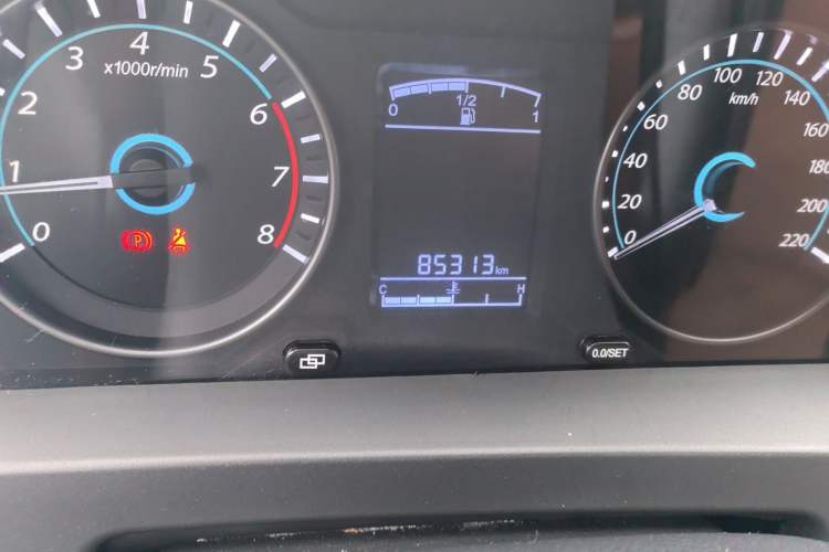 Used FORTHING Joyear X5 2013 1.8T Manual Luxury Model Odometer Close Up