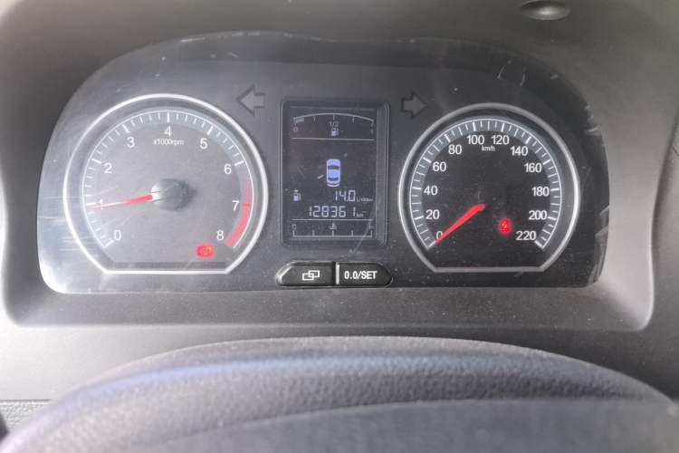 Used FORTHING Joyear X5 2013 1.6L Manual Luxury Model China IV Standard Odometer Close Up
