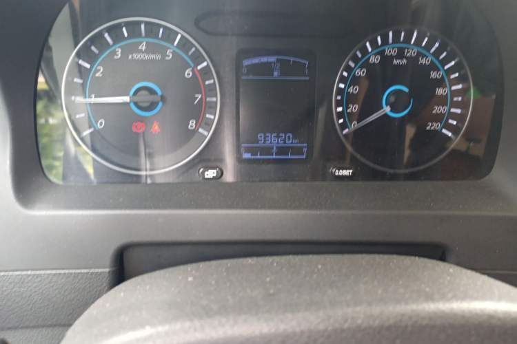 Used FORTHING Joyear X5 2013 1.8T Manual Luxury Model Odometer Close Up