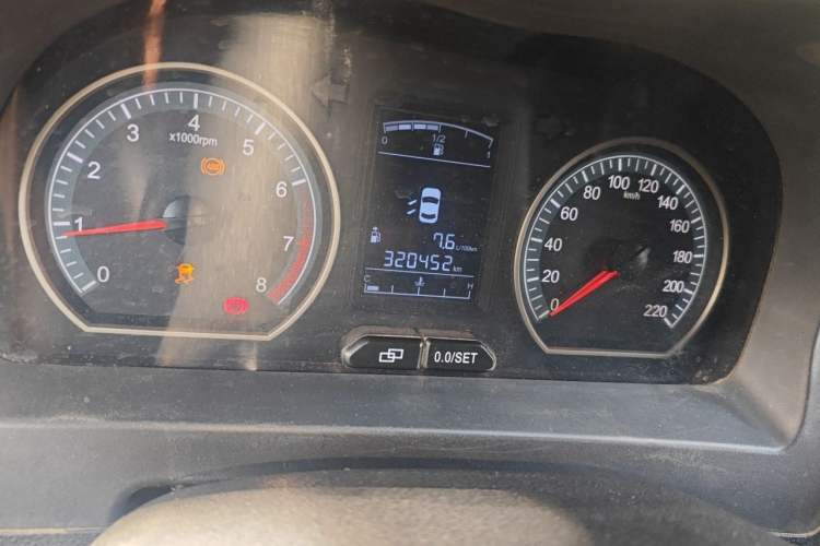 Used FORTHING Joyear X5 2013 1.6L Manual Luxury Model China IV Standard Odometer Close Up