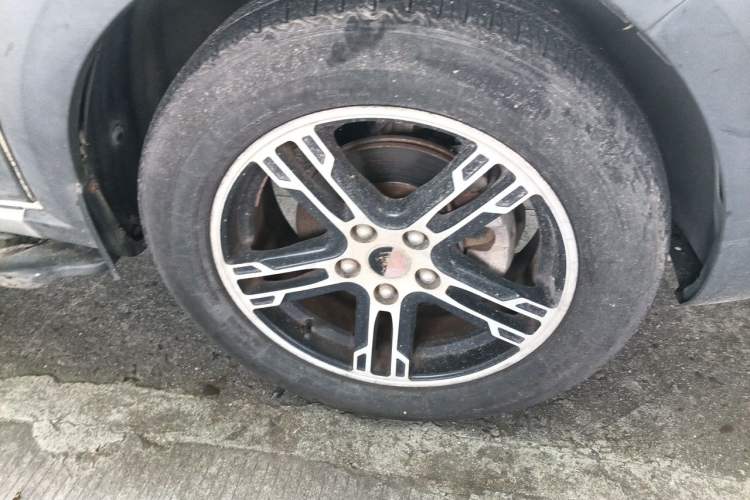 Used FORTHING Joyear X5 2013 1.8T Manual Luxury Model Right Front Wheel Hub