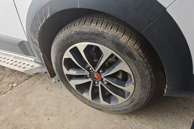 Used FORTHING Joyear X5 2013 1.8T Manual Luxury Model Right Front Wheel Hub