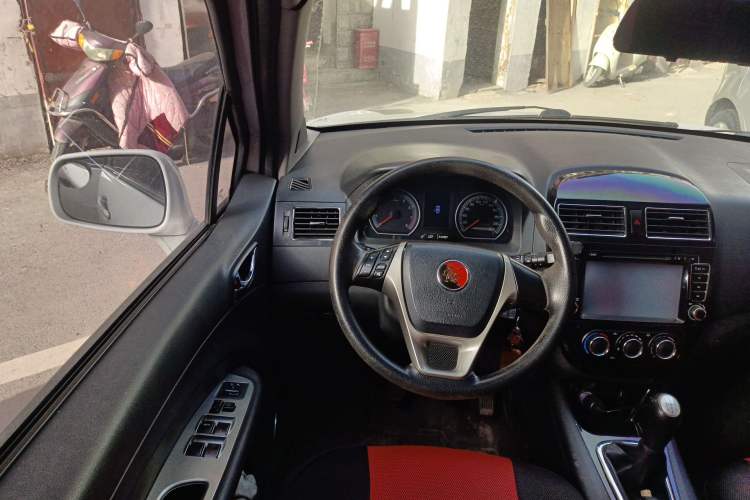 Used FORTHING Joyear X5 2013 1.6L Manual Luxury Model China IV Standard Steering Wheel