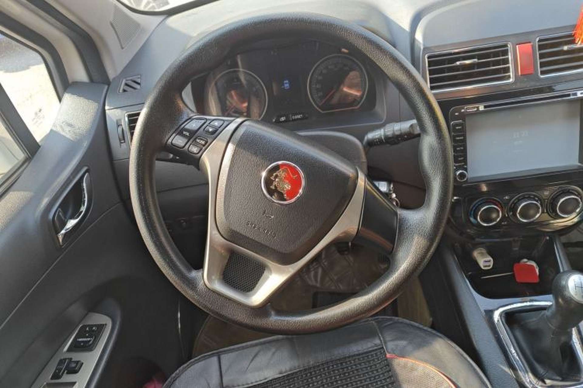 Used FORTHING Joyear X5 2013 1.6L Manual Luxury Model China V Standard Steering Wheel