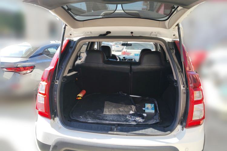 Used FORTHING Joyear X5 2013 1.6L Manual Luxury Model China IV Standard Trunk