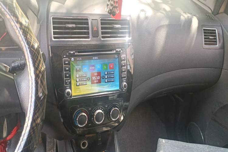 Used FORTHING Joyear X5 2013 1.6L Manual Luxury Model China V Standard Audio And AC Panel