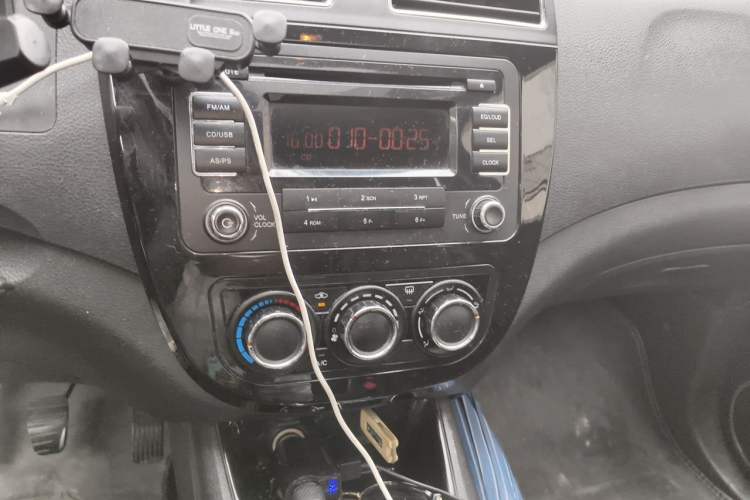 Used FORTHING Joyear X5 2013 1.6L Manual Luxury Model China IV Standard Audio And AC Panel