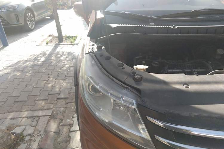 Used FORTHING Joyear X5 2013 1.6L Manual Luxury Model China IV Standard Engine Bay Right