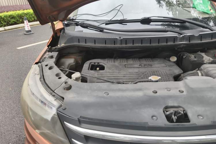 Used FORTHING Joyear X5 2013 1.6L Manual Luxury Model China IV Standard Engine Bay Right