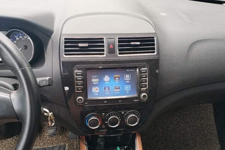 Used FORTHING Joyear X5 2015 1.6L Manual Luxury Model Audio And AC Panel
