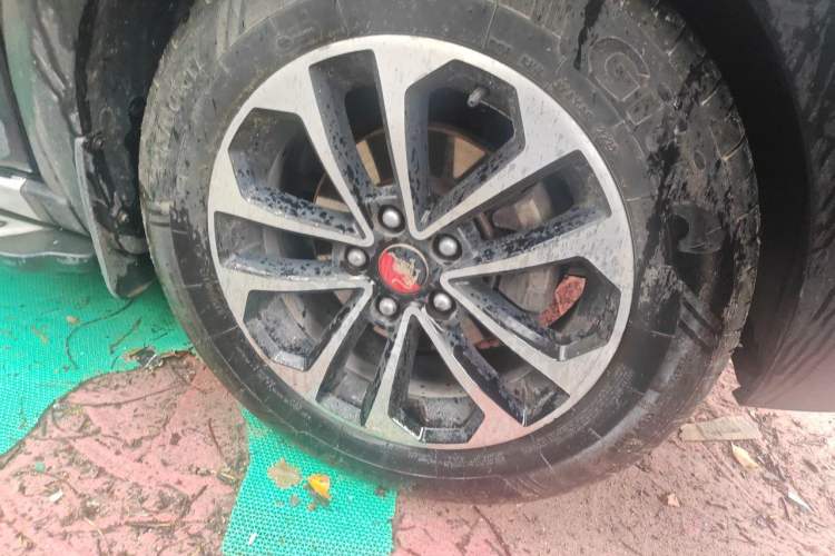 Used FORTHING Joyear X5 2015 1.6L Manual Luxury Model Right Front Wheel Hub