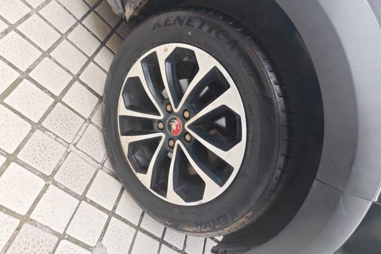 Used FORTHING Joyear X5 2015 1.6L Manual Luxury Model Right Front Wheel Hub