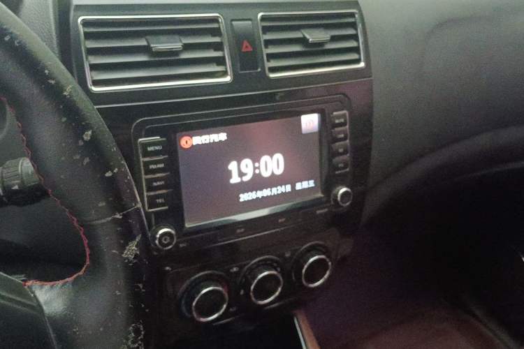 Used FORTHING Joyear X5 2015 1.6L Manual Luxury Model Audio And AC Panel