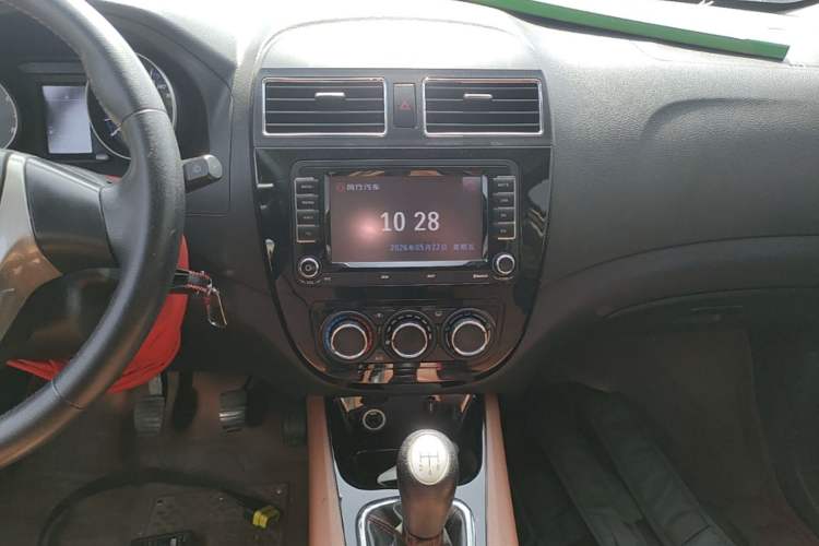 Used FORTHING Joyear X5 2015 1.6L Manual Luxury Model Audio And AC Panel