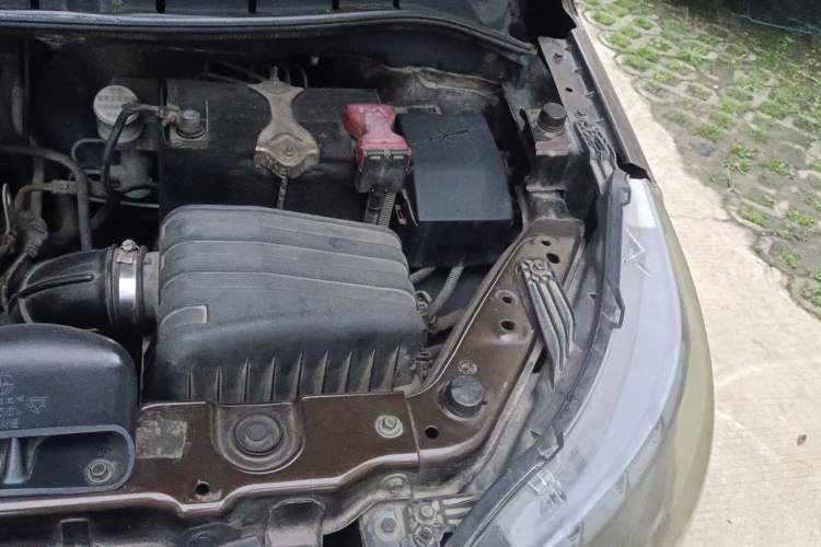 Used FORTHING Joyear X5 2015 1.6L Manual Luxury Model Engine Bay Left