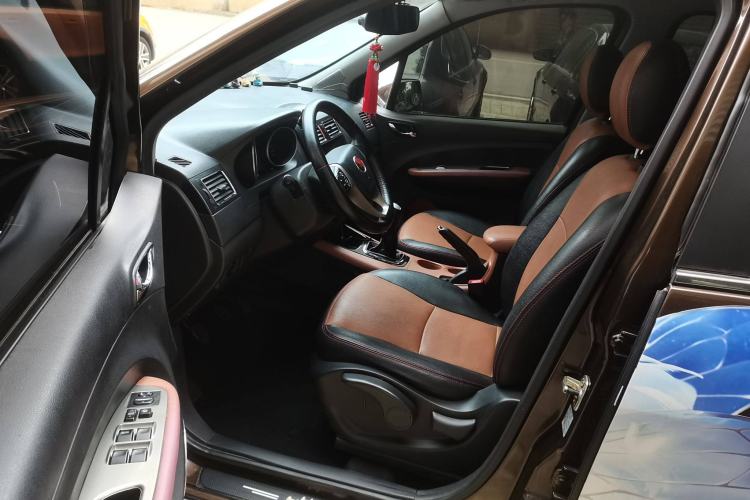 Used FORTHING Joyear X5 2015 1.6L Manual Luxury Model Interior 2