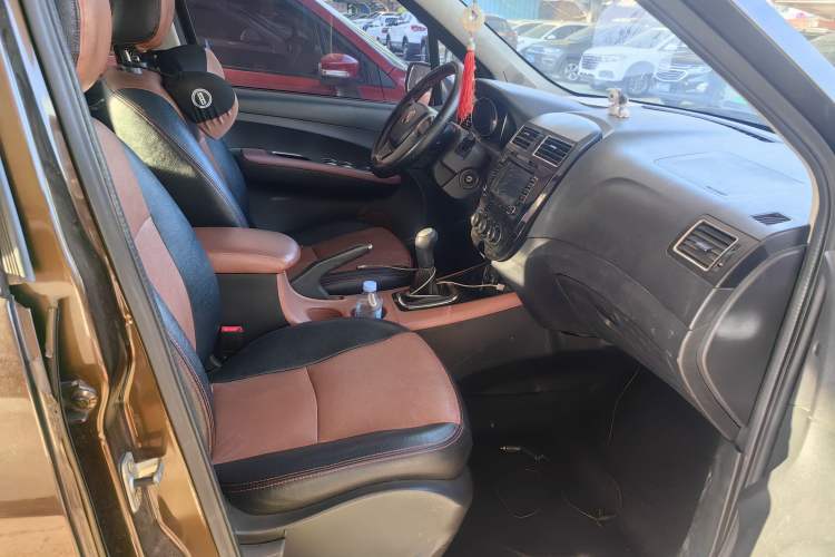 Used FORTHING Joyear X5 2015 1.6L Manual Luxury Model Interior 3