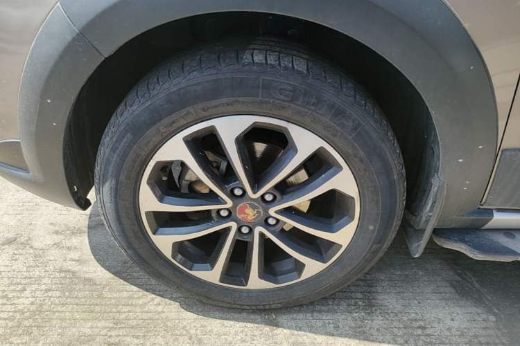 Used FORTHING Joyear X5 2015 1.6L Manual Luxury Model Left Front Wheel Hub