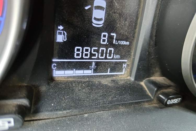 Used FORTHING Joyear X5 2015 1.6L Manual Luxury Model Odometer Close Up