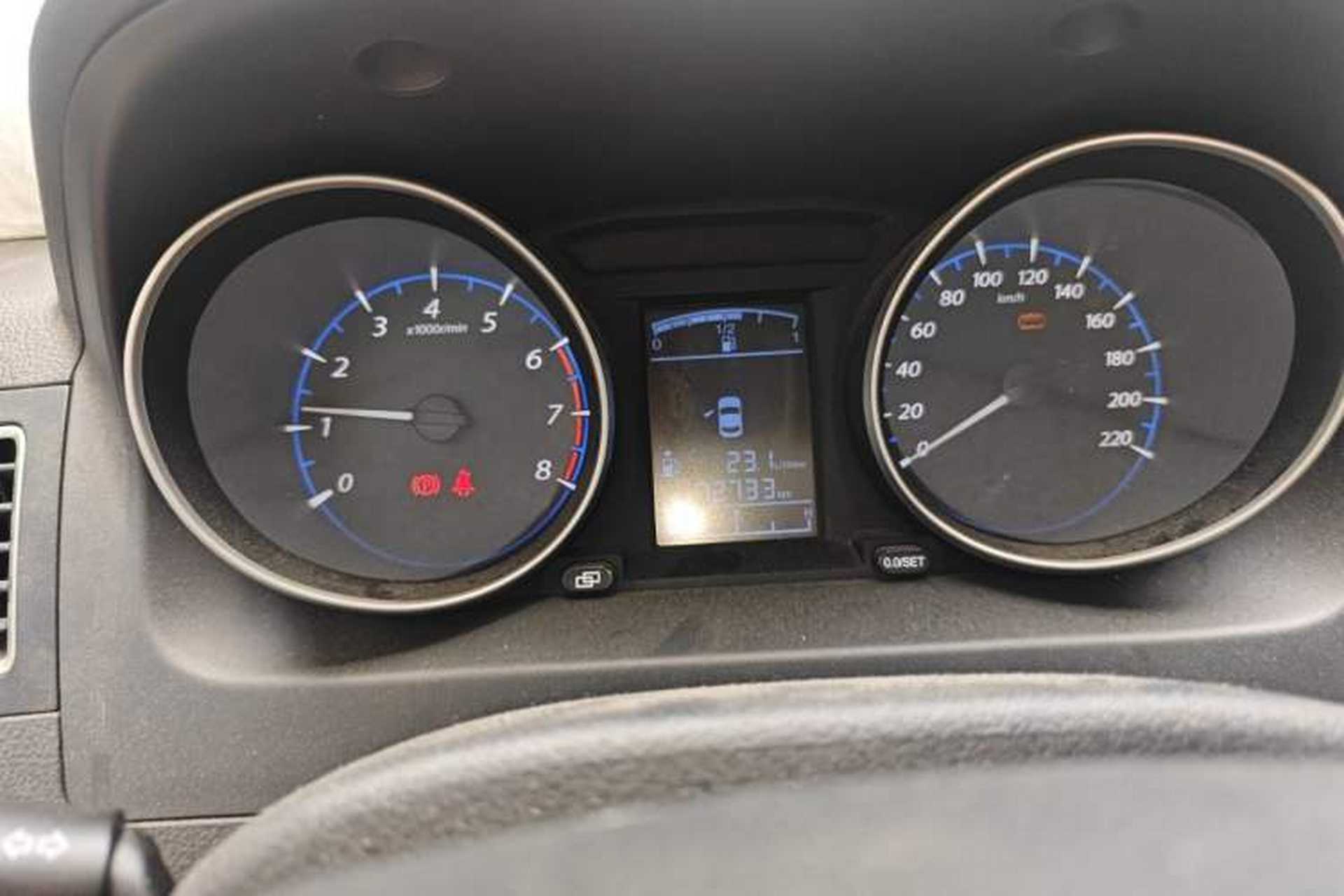 Used FORTHING Joyear X5 2015 1.8T Manual Luxury Model Odometer Close Up