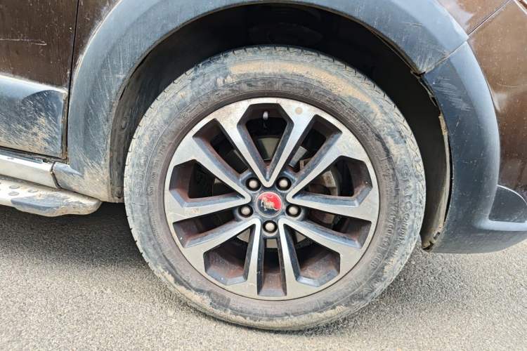 Used FORTHING Joyear X5 2015 1.6L Manual Luxury Model Right Front Wheel Hub